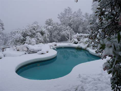 چرا بهتر است پاییز و زمستان اقدام به ساخت استخر کنیم؟